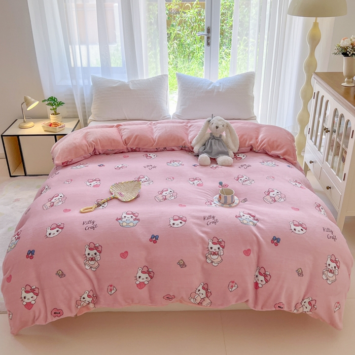 91家纺网 家纺一手货源 找家纺 妖妖家纺 2025新款高克重200克牛奶绒印花四件套 绒绒小猫