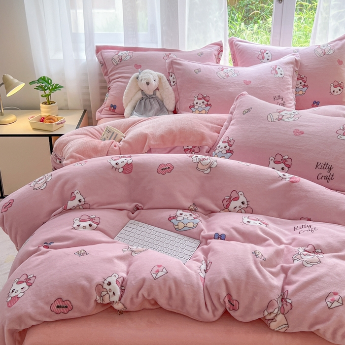 91家纺网 家纺一手货源 找家纺 妖妖家纺 2025新款高克重200克牛奶绒印花四件套 绒绒小猫