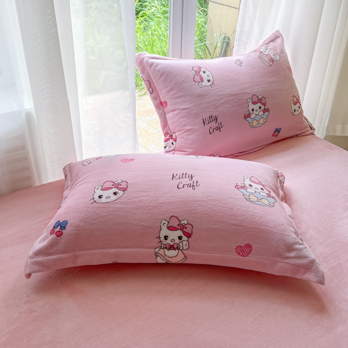 91家纺网 家纺一手货源 找家纺 妖妖家纺 2025新款高克重200克牛奶绒印花四件套 绒绒小猫