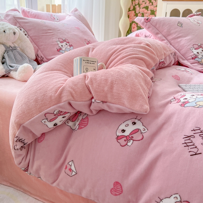 91家纺网 家纺一手货源 找家纺 妖妖家纺 2025新款高克重200克牛奶绒印花四件套 绒绒小猫