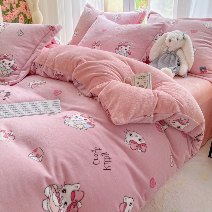 91家纺网 家纺一手货源 找家纺 妖妖家纺 2025新款高克重200克牛奶绒印花四件套 绒绒小猫