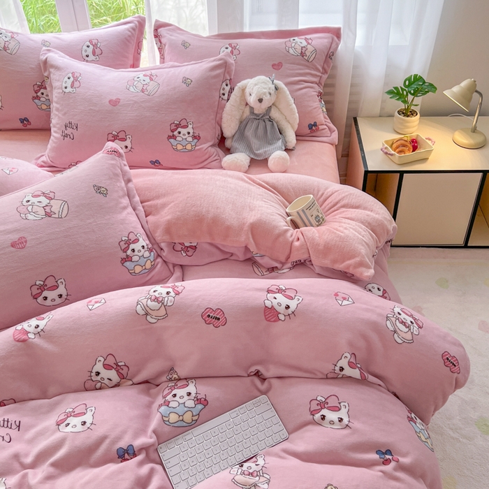 91家纺网 家纺一手货源 找家纺 妖妖家纺 2025新款高克重200克牛奶绒印花四件套 绒绒小猫