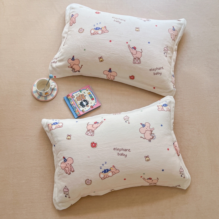 91家纺网 家纺一手货源 找家纺 妖妖家纺 2025新款高克重200克牛奶绒印花四件套 软鼻象宝