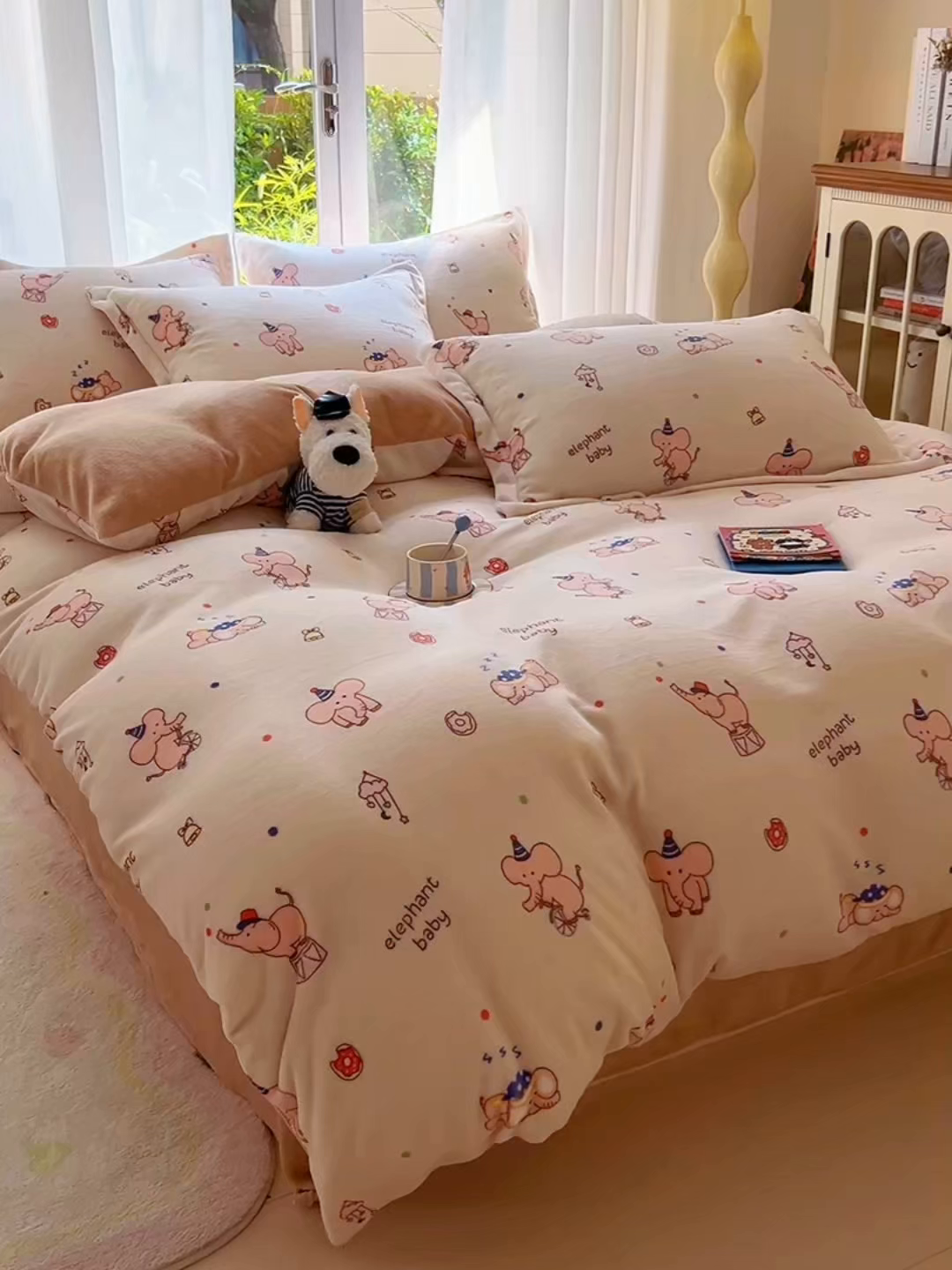 91家纺网 家纺一手货源 找家纺 妖妖家纺 2025新款高克重200克牛奶绒印花四件套 软鼻象宝