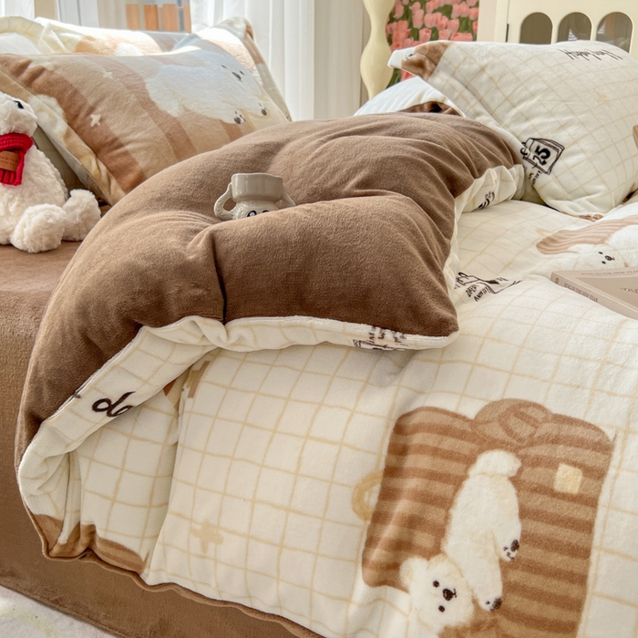 91家纺网 家纺一手货源 找家纺 妖妖家纺 2025新款高克重200克牛奶绒印花四件套 汪星软绒窝