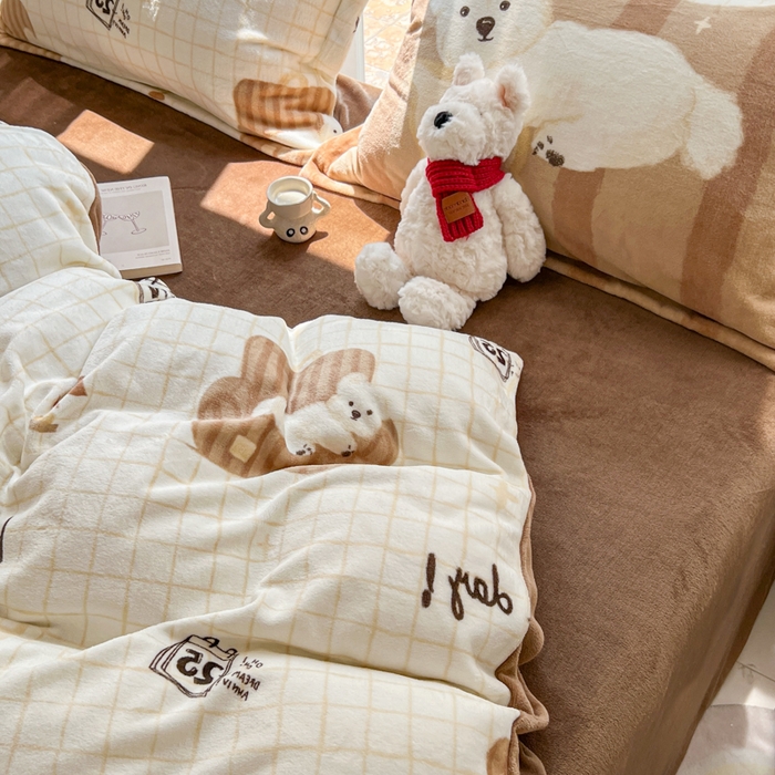 91家纺网 家纺一手货源 找家纺 妖妖家纺 2025新款高克重200克牛奶绒印花四件套 汪星软绒窝