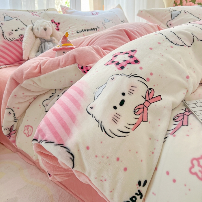 91家纺网 家纺一手货源 找家纺 妖妖家纺 2025新款高克重200克牛奶绒印花四件套 心尖萌汪