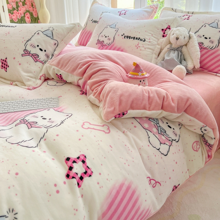 91家纺网 家纺一手货源 找家纺 妖妖家纺 2025新款高克重200克牛奶绒印花四件套 心尖萌汪