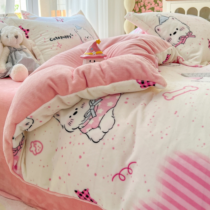 91家纺网 家纺一手货源 找家纺 妖妖家纺 2025新款高克重200克牛奶绒印花四件套 心尖萌汪