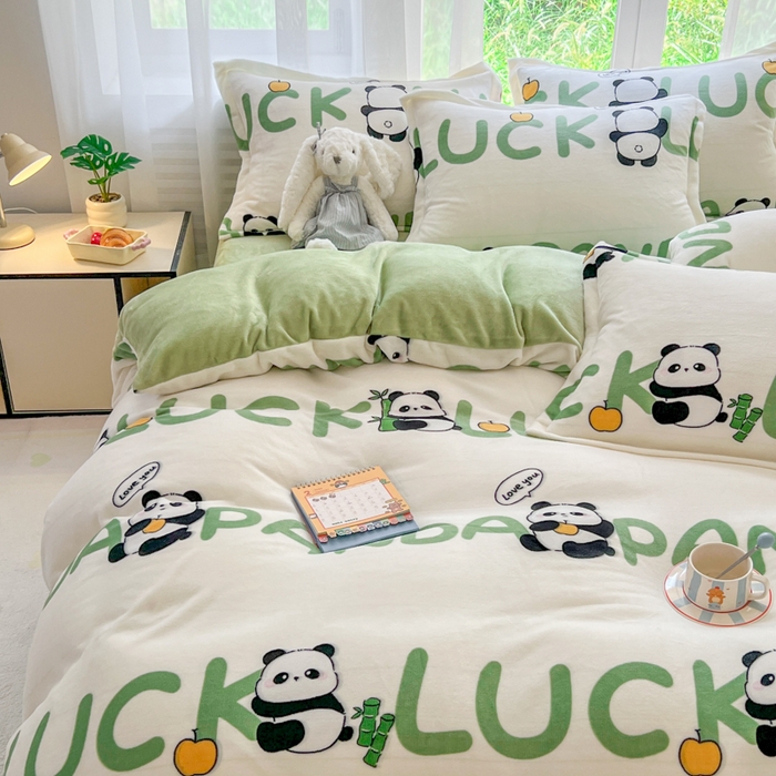 91家纺网 家纺一手货源 找家纺 妖妖家纺 2025新款高克重200克牛奶绒印花四件套 幸运国宝