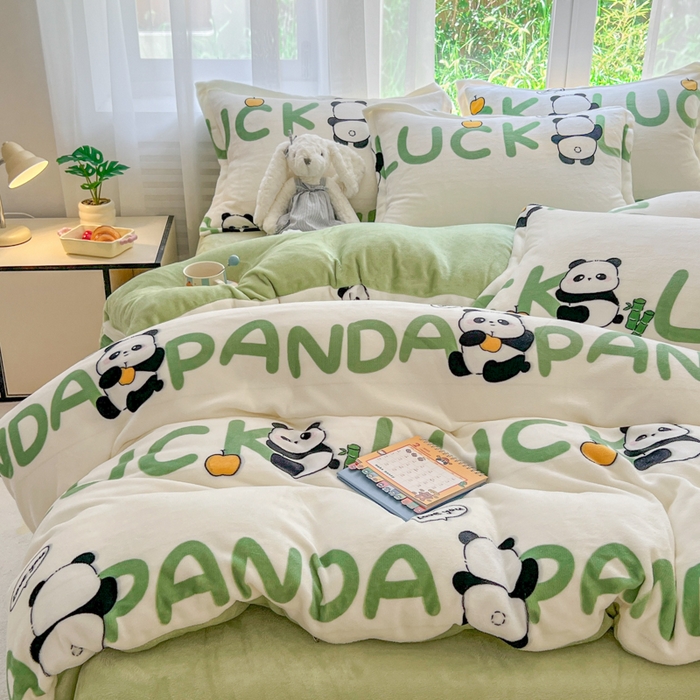 91家纺网 家纺一手货源 找家纺 妖妖家纺 2025新款高克重200克牛奶绒印花四件套 幸运国宝