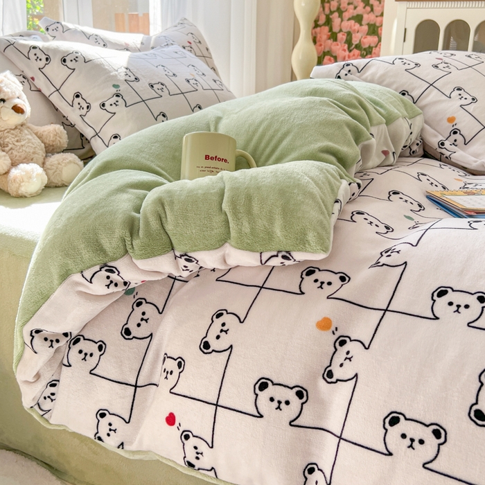 91家纺网 家纺一手货源 找家纺 妖妖家纺 2025新款高克重200克牛奶绒印花四件套 熊熊拼图