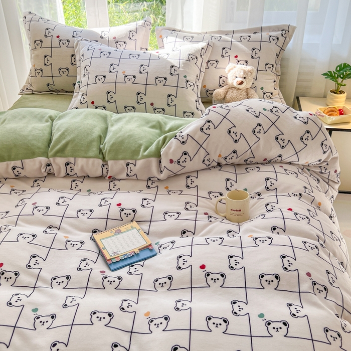 91家纺网 家纺一手货源 找家纺 妖妖家纺 2025新款高克重200克牛奶绒印花四件套 熊熊拼图