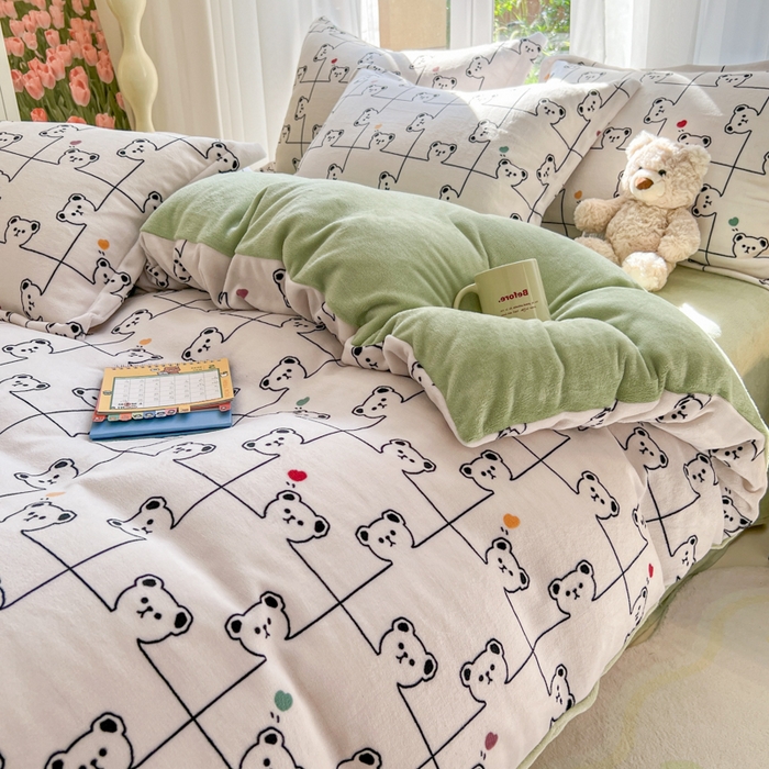 91家纺网 家纺一手货源 找家纺 妖妖家纺 2025新款高克重200克牛奶绒印花四件套 熊熊拼图