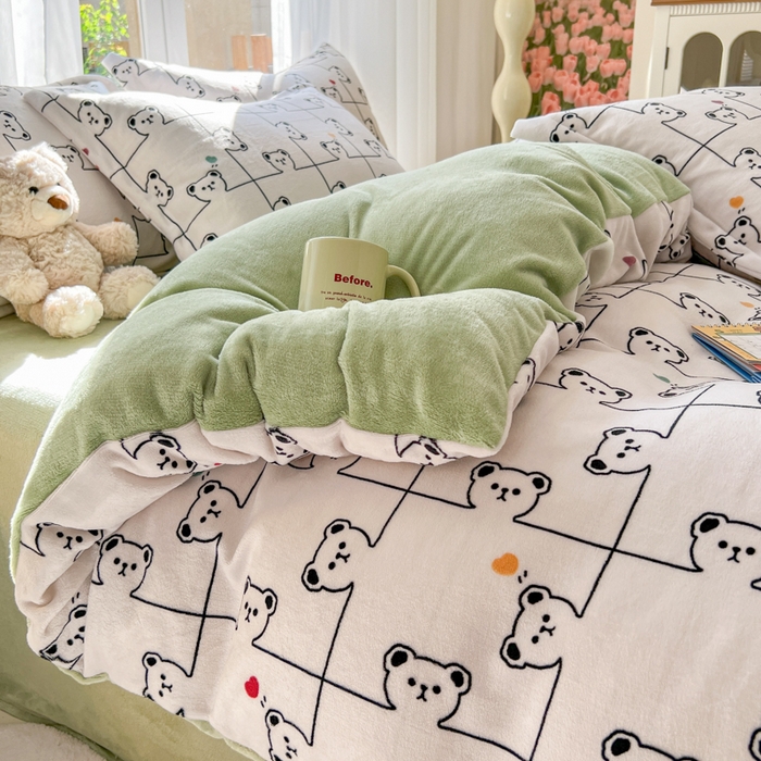 91家纺网 家纺一手货源 找家纺 妖妖家纺 2025新款高克重200克牛奶绒印花四件套 熊熊拼图