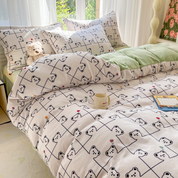 91家纺网 家纺一手货源 找家纺 妖妖家纺 2025新款高克重200克牛奶绒印花四件套 熊熊拼图