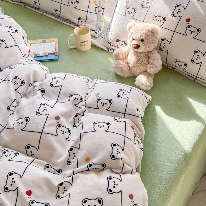 91家纺网 家纺一手货源 找家纺 妖妖家纺 2025新款高克重200克牛奶绒印花四件套 熊熊拼图