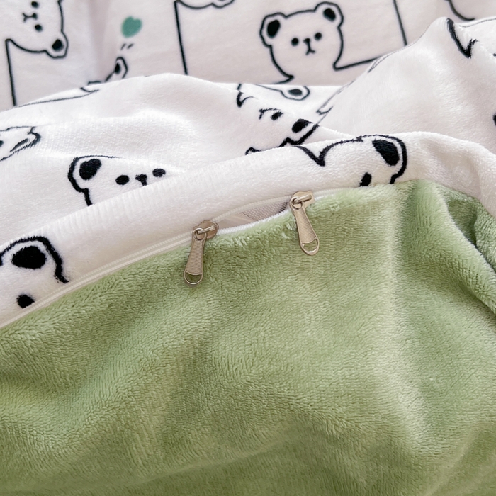 91家纺网 家纺一手货源 找家纺 妖妖家纺 2025新款高克重200克牛奶绒印花四件套 熊熊拼图