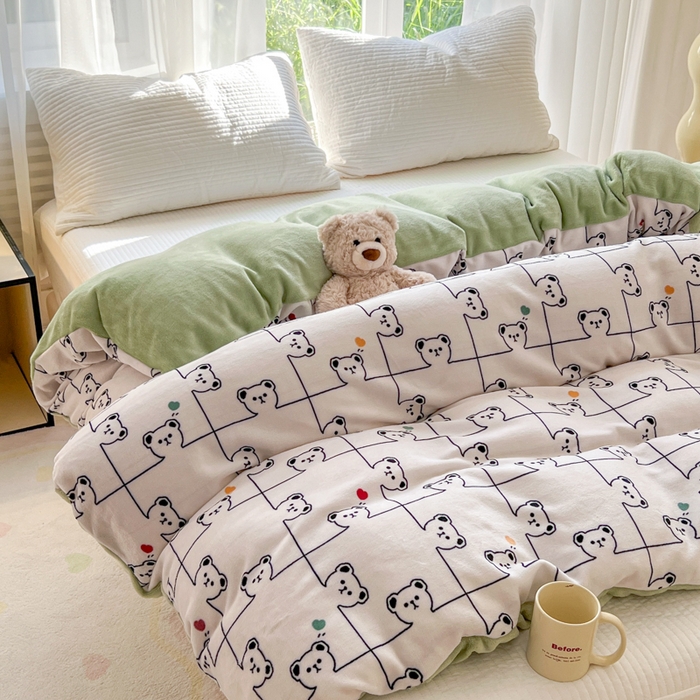 91家纺网 家纺一手货源 找家纺 妖妖家纺 2025新款高克重200克牛奶绒印花四件套 熊熊拼图