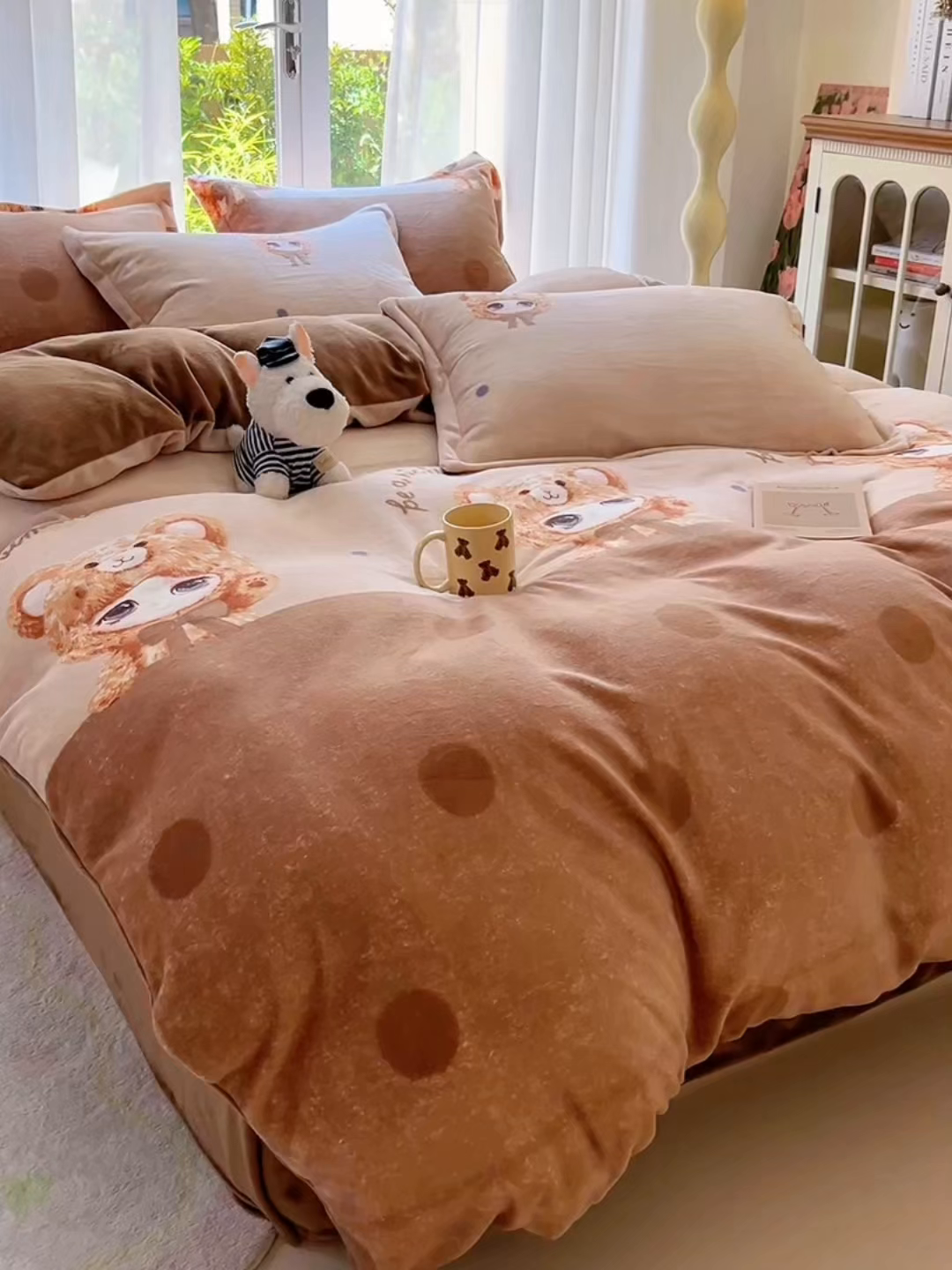 91家纺网 家纺一手货源 找家纺 妖妖家纺 2025新款高克重200克牛奶绒印花四件套 元气萌宝