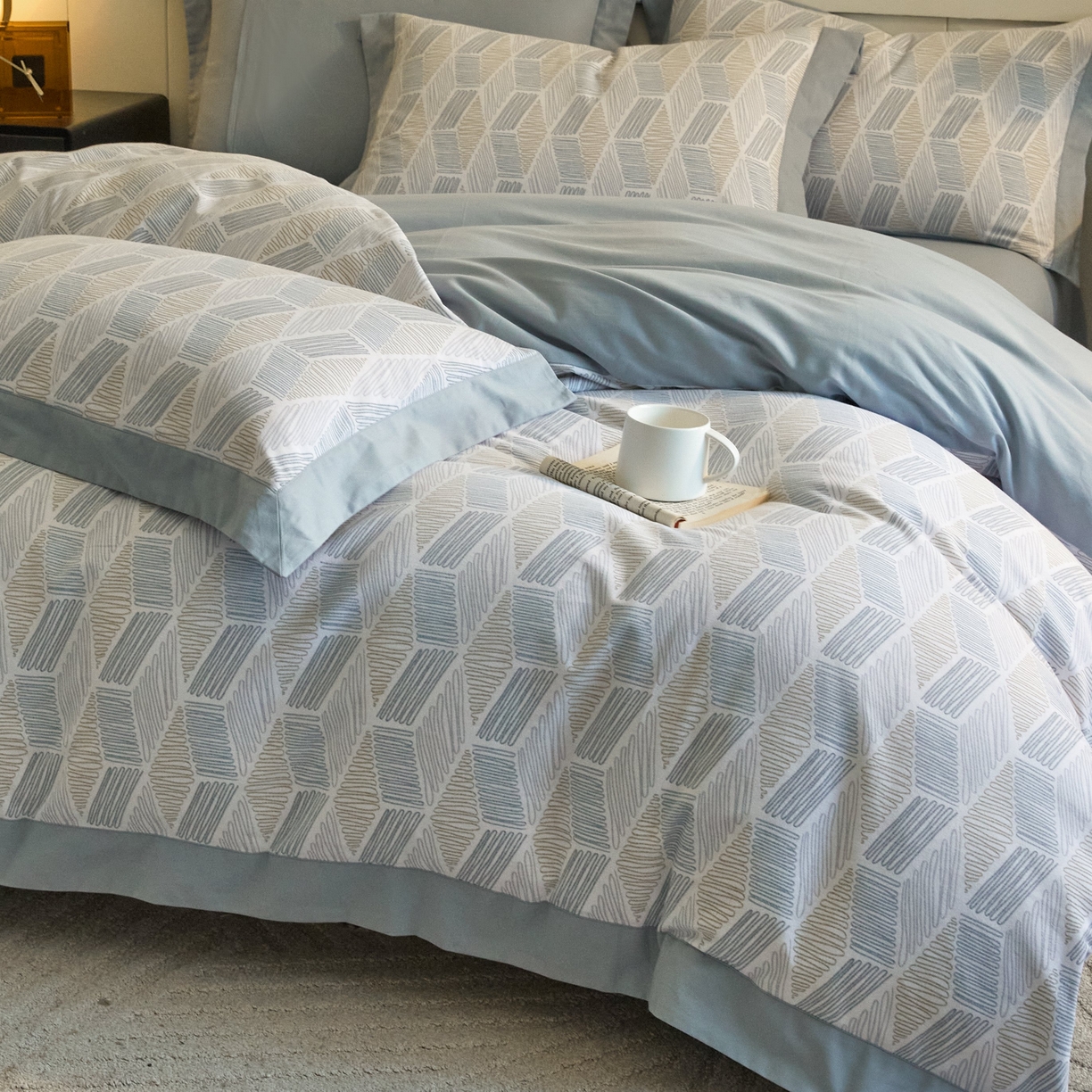 91家纺网 家纺一手货源 找家纺 慕晨 2025新款全棉纯棉磨毛轻奢数码印花直播热款四件套 艾伦-白