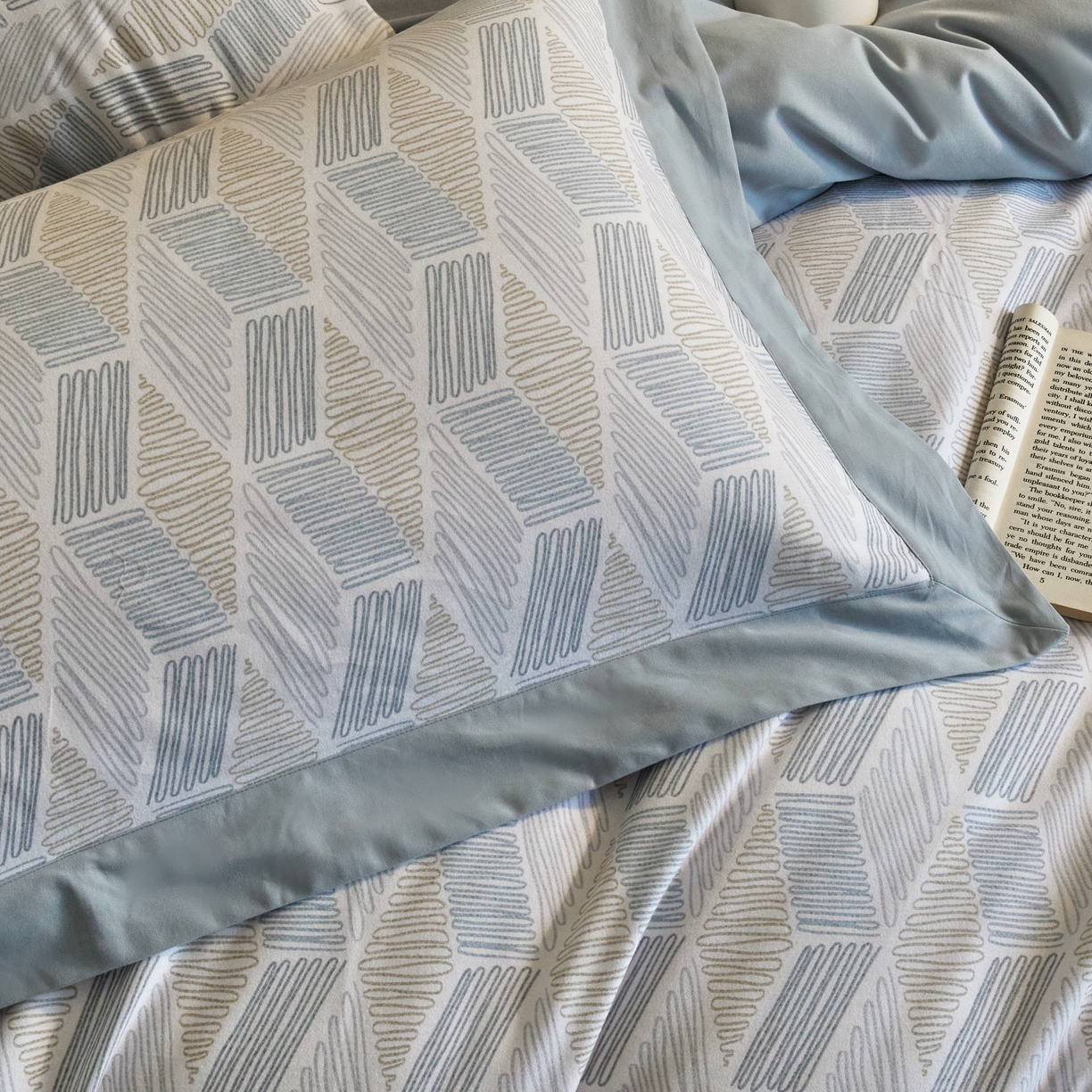 91家纺网 家纺一手货源 找家纺 慕晨 2025新款全棉纯棉磨毛轻奢数码印花直播热款四件套 艾伦-白