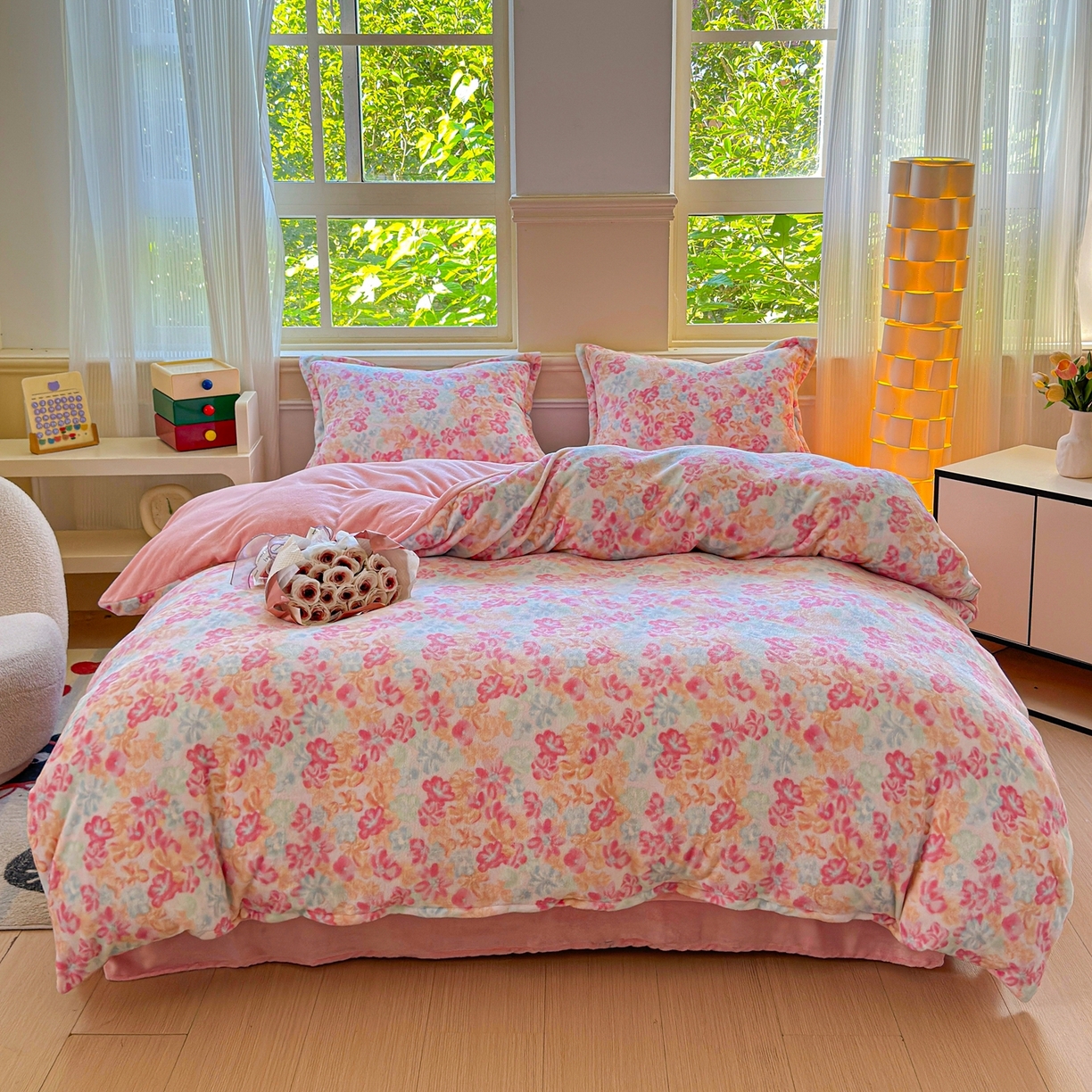 91家纺网 家纺一手货源 找家纺 绒裕家纺 2025秋冬新款230克8.5斤金貂绒牛奶绒四件套床单被套直播热款四件套 桃花朵朵