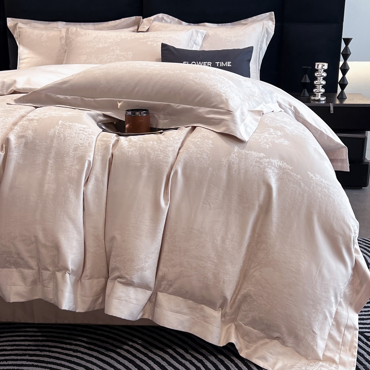 91家纺网 家纺一手货源 找家纺 花时间 2025新款A类长绒棉全棉纯棉宽边提花四件套-赫本 赫本-浅紫