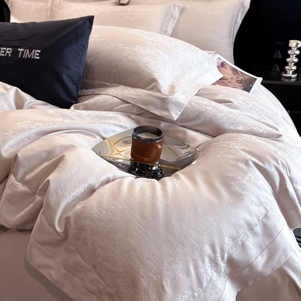 91家纺网 家纺一手货源 找家纺 花时间 2025新款A类长绒棉全棉纯棉宽边提花四件套-赫本 赫本-浅紫