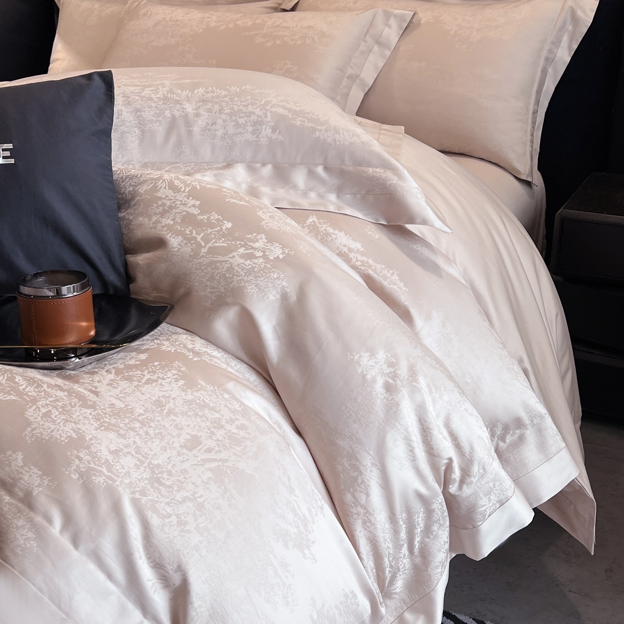 91家纺网 家纺一手货源 找家纺 花时间 2025新款A类长绒棉全棉纯棉宽边提花四件套-赫本 赫本-浅紫