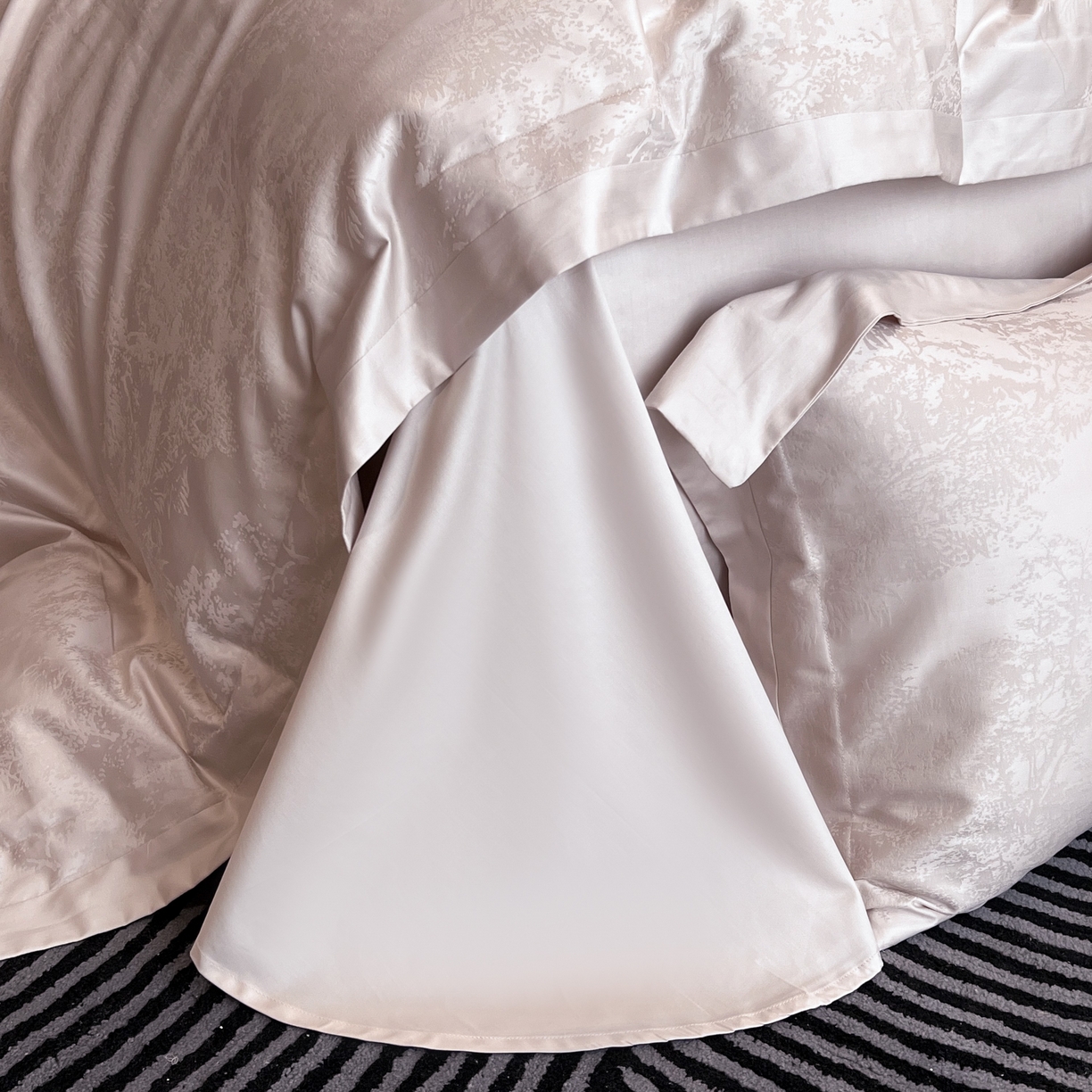 91家纺网 家纺一手货源 找家纺 花时间 2025新款A类长绒棉全棉纯棉宽边提花四件套-赫本 赫本-浅紫