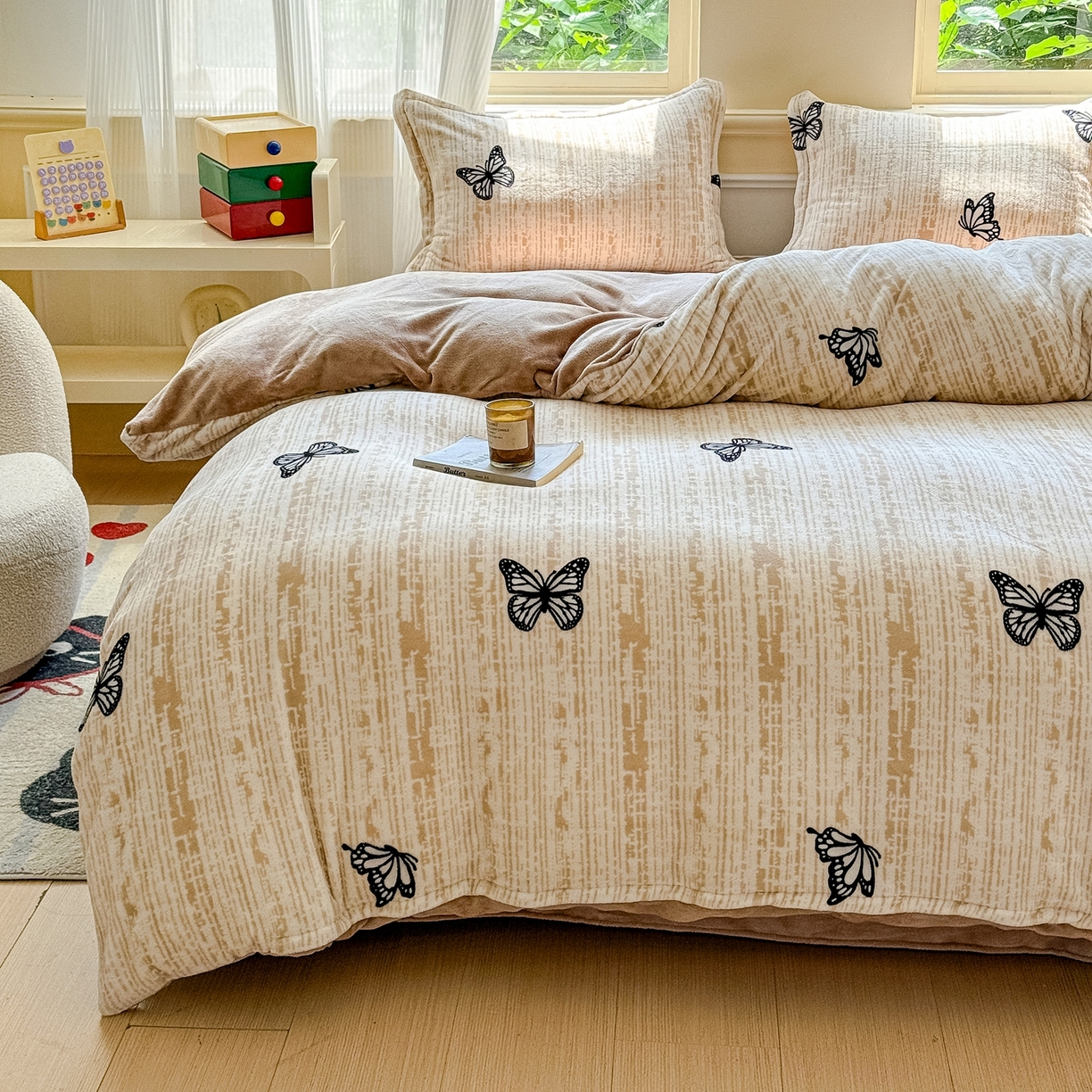 91家纺网 家纺一手货源 找家纺 绒裕家纺 2025秋冬新款230克8.5斤金貂绒牛奶绒四件套床单被套直播热款四件套法式蝴蝶