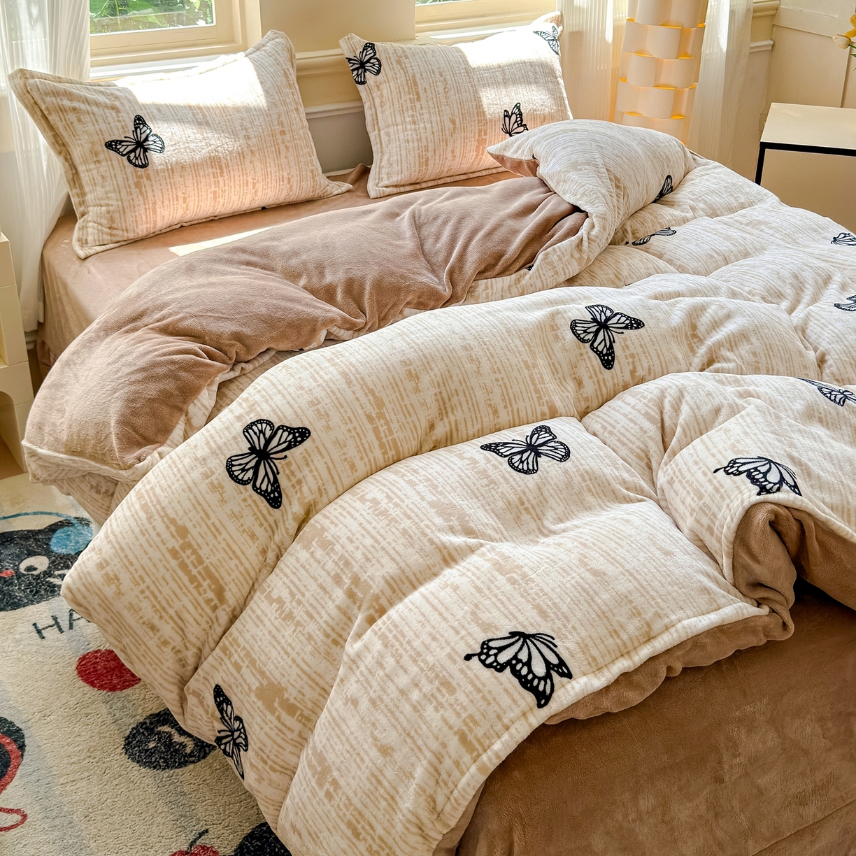 91家纺网 家纺一手货源 找家纺 绒裕家纺 2025秋冬新款230克8.5斤金貂绒牛奶绒四件套床单被套直播热款四件套法式蝴蝶