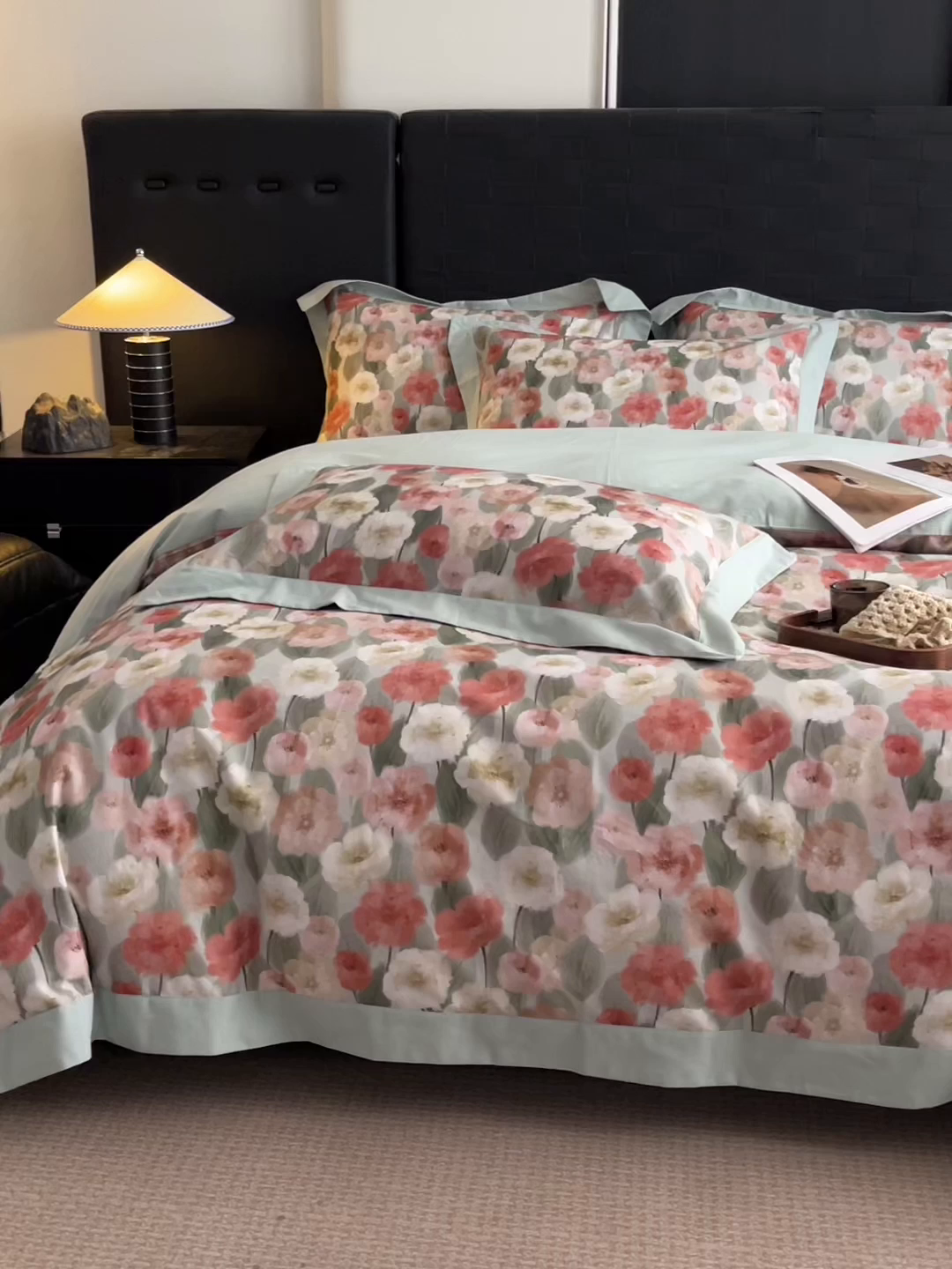 91家纺网 家纺一手货源 找家纺 慕晨 2025新款全棉纯棉磨毛轻奢数码印花直播热款四件套 朵唯