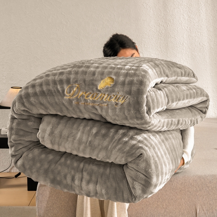 91家纺网 家纺一手货源 找家纺 （总）米米儿家纺 2025新款兔毛牛奶绒加厚保暖冬被外贸跨境被子被芯