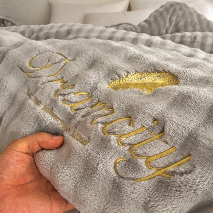 91家纺网 家纺一手货源 找家纺 （总）米米儿家纺 2025新款兔毛牛奶绒加厚保暖冬被外贸跨境被子被芯