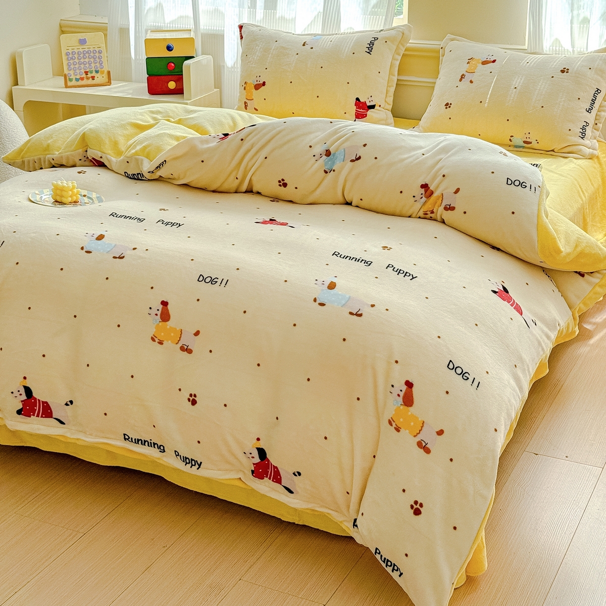 91家纺网 家纺一手货源 找家纺 绒裕家纺 2025秋冬新款230克8.5斤金貂绒牛奶绒四件套床单被套直播热款四件套 腊肠小狗