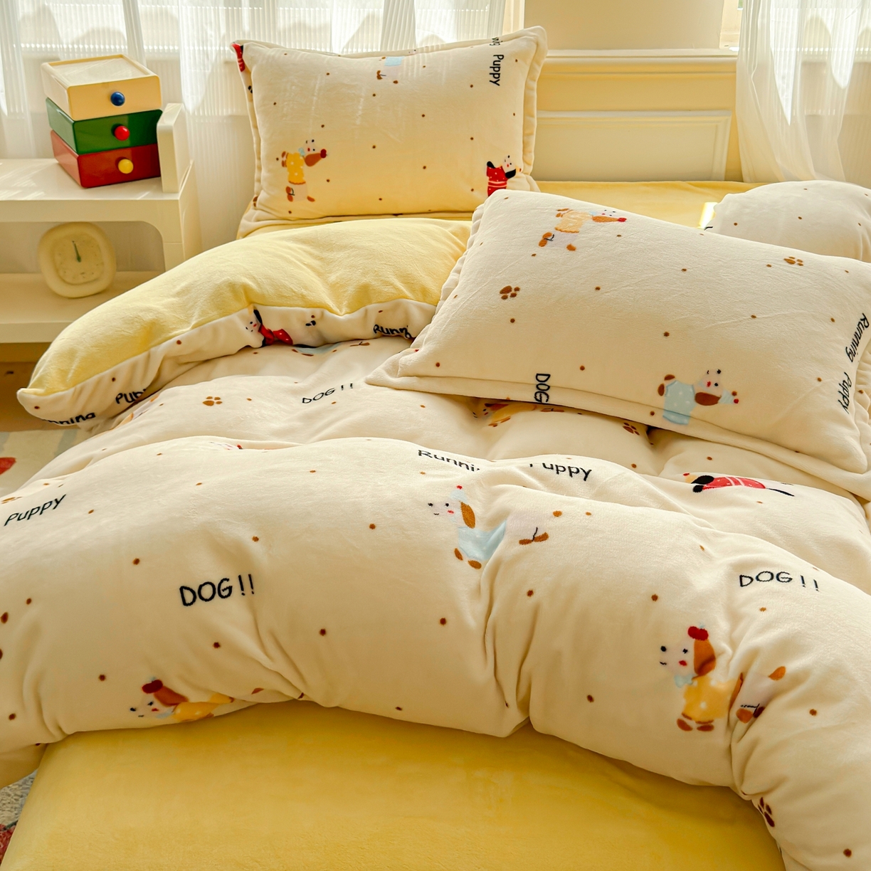 91家纺网 家纺一手货源 找家纺 绒裕家纺 2025秋冬新款230克8.5斤金貂绒牛奶绒四件套床单被套直播热款四件套 腊肠小狗