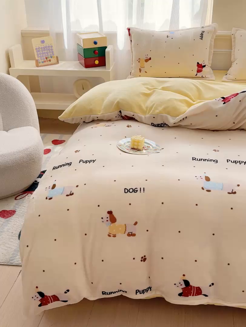 91家纺网 家纺一手货源 找家纺 绒裕家纺 2025秋冬新款230克8.5斤金貂绒牛奶绒四件套床单被套直播热款四件套 腊肠小狗