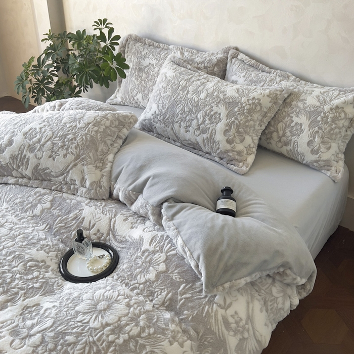 91家纺网 家纺一手货源 找家纺 昊川家纺 2025新款3D立体兔毛雕花四件套 锦梦-灰