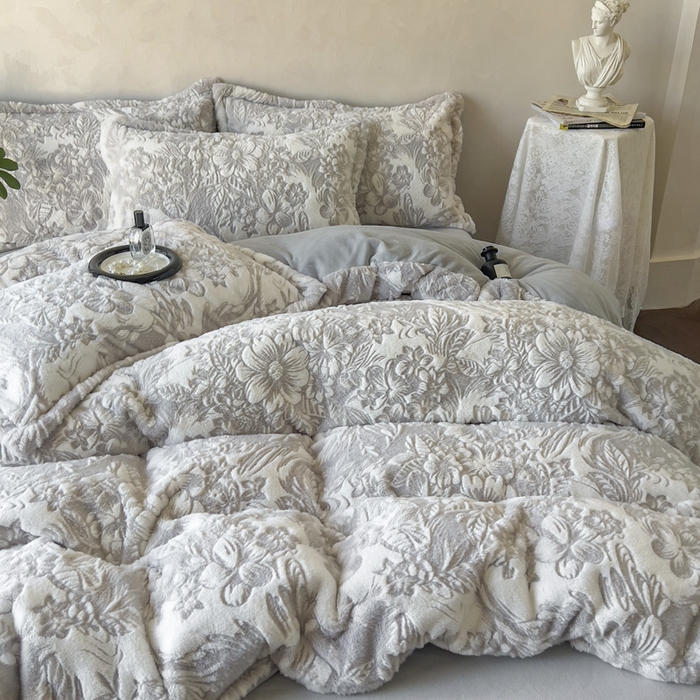 91家纺网 家纺一手货源 找家纺 昊川家纺 2025新款3D立体兔毛雕花四件套 锦梦-灰