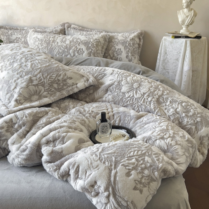 91家纺网 家纺一手货源 找家纺 昊川家纺 2025新款3D立体兔毛雕花四件套 锦梦-灰