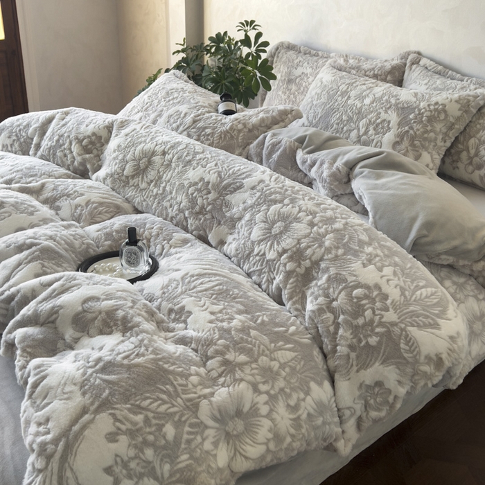 91家纺网 家纺一手货源 找家纺 昊川家纺 2025新款3D立体兔毛雕花四件套 锦梦-灰