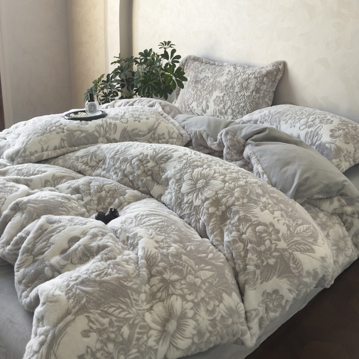 91家纺网 家纺一手货源 找家纺 昊川家纺 2025新款3D立体兔毛雕花四件套 锦梦-灰