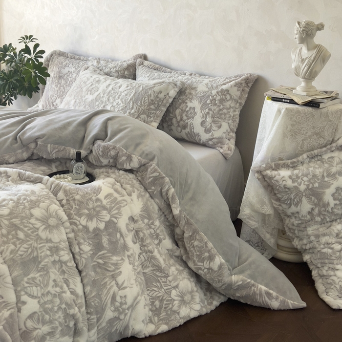 91家纺网 家纺一手货源 找家纺 昊川家纺 2025新款3D立体兔毛雕花四件套 锦梦-灰