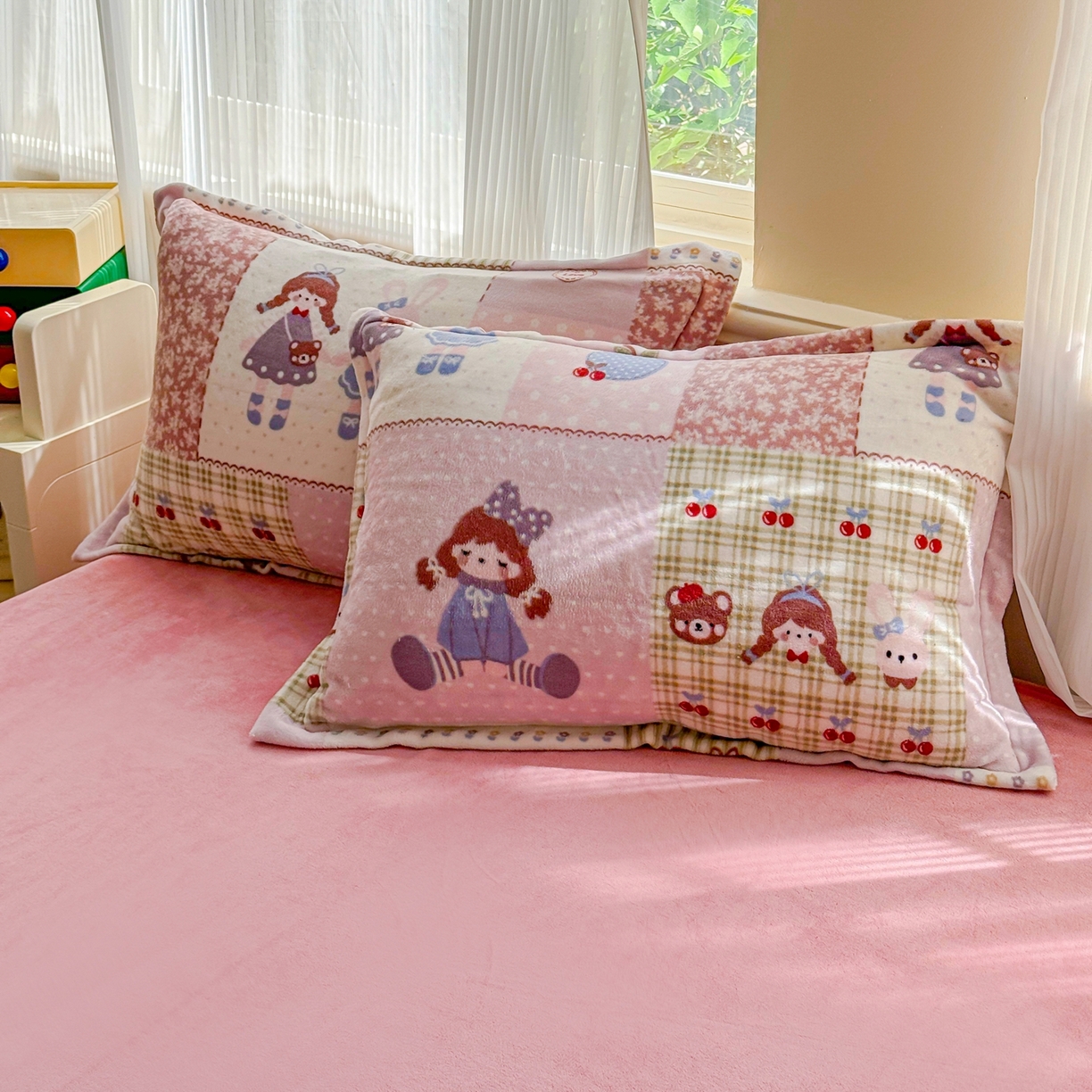 91家纺网 家纺一手货源 找家纺 绒裕家纺 2025秋冬新款230克8.5斤金貂绒牛奶绒四件套床单被套直播热款四件套 快乐女孩