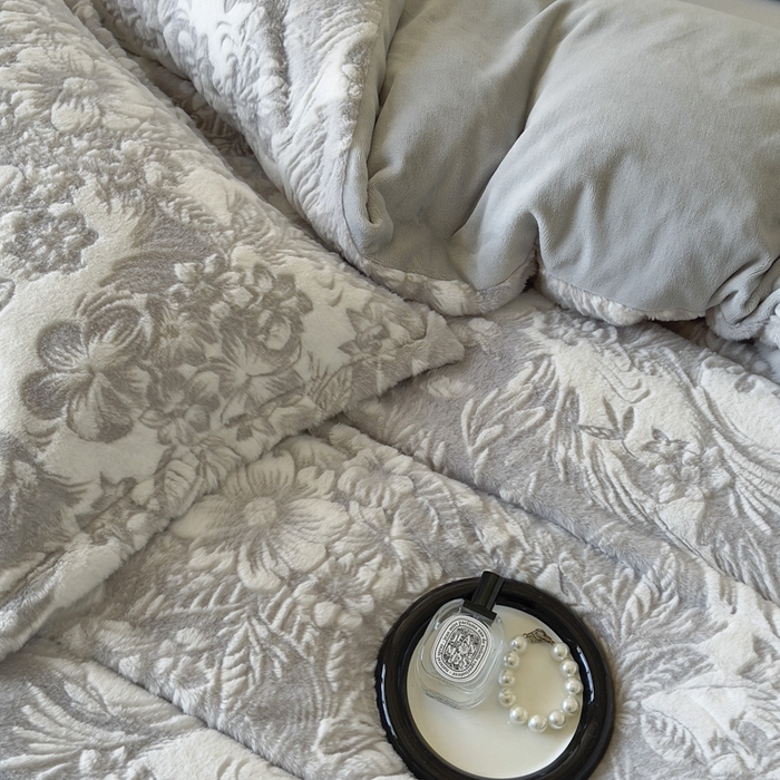 91家纺网 家纺一手货源 找家纺 昊川家纺 2025新款3D立体兔毛雕花四件套 锦梦-灰