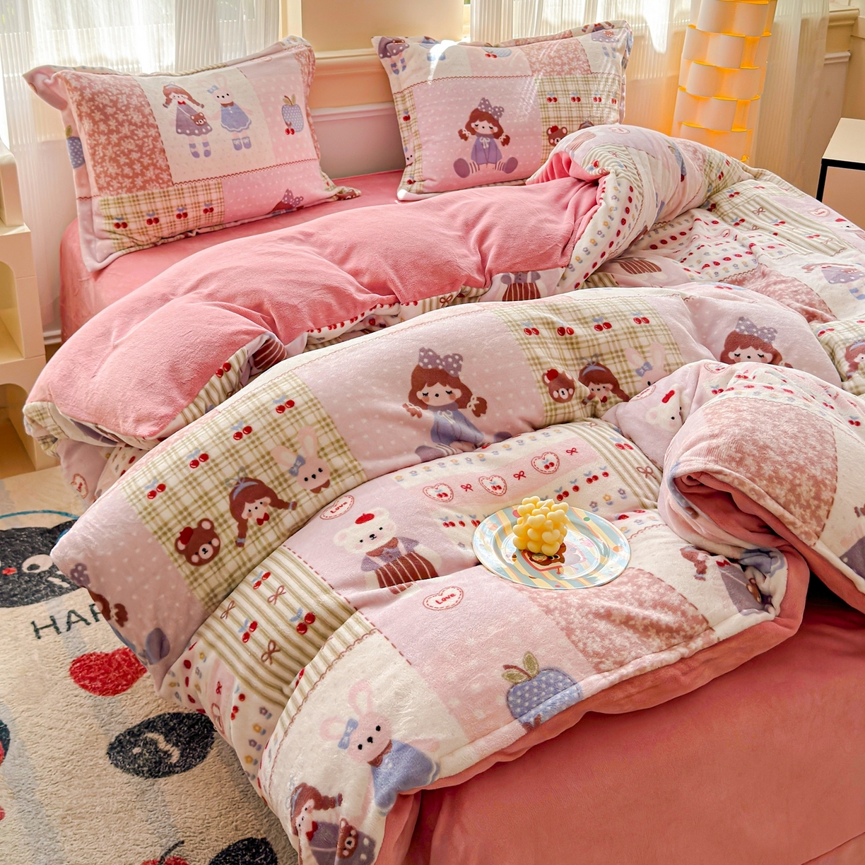 91家纺网 家纺一手货源 找家纺 绒裕家纺 2025秋冬新款230克8.5斤金貂绒牛奶绒四件套床单被套直播热款四件套 快乐女孩