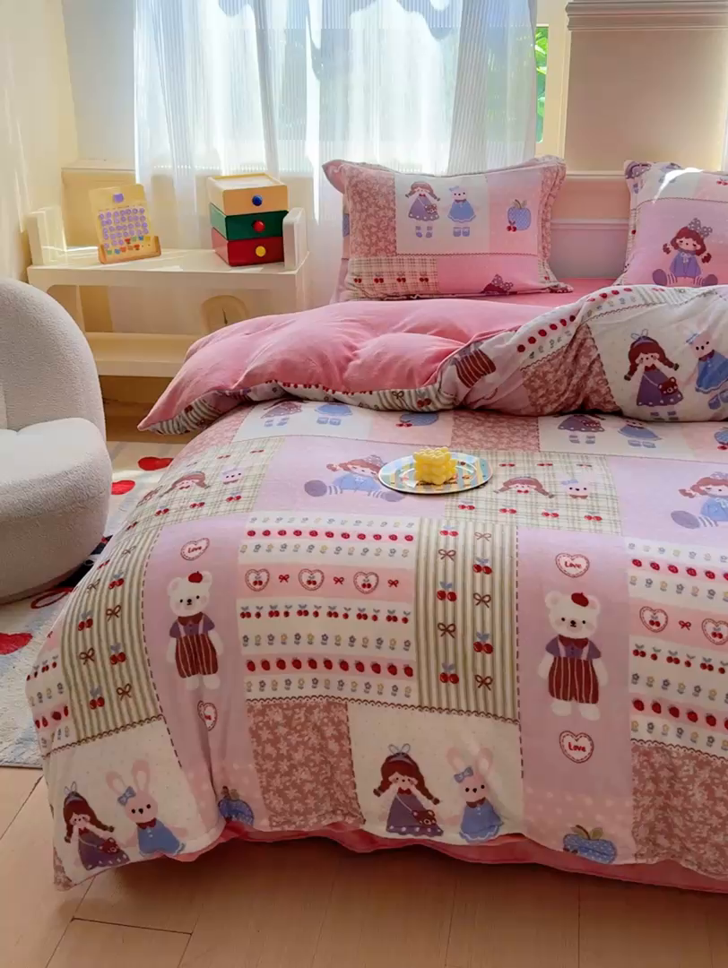 91家纺网 家纺一手货源 找家纺 绒裕家纺 2025秋冬新款230克8.5斤金貂绒牛奶绒四件套床单被套直播热款四件套 快乐女孩