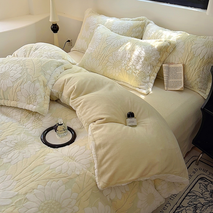 91家纺网 家纺一手货源 找家纺 昊川家纺 2025新款3D立体兔毛雕花四件套 秘密花园-奶绿